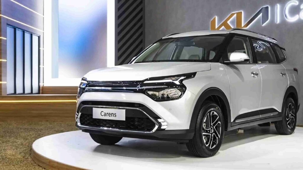 अब innova की होगी छुट्टी धूम मचाने आ रही Kia Carens जाने कीमत और फीचर्स