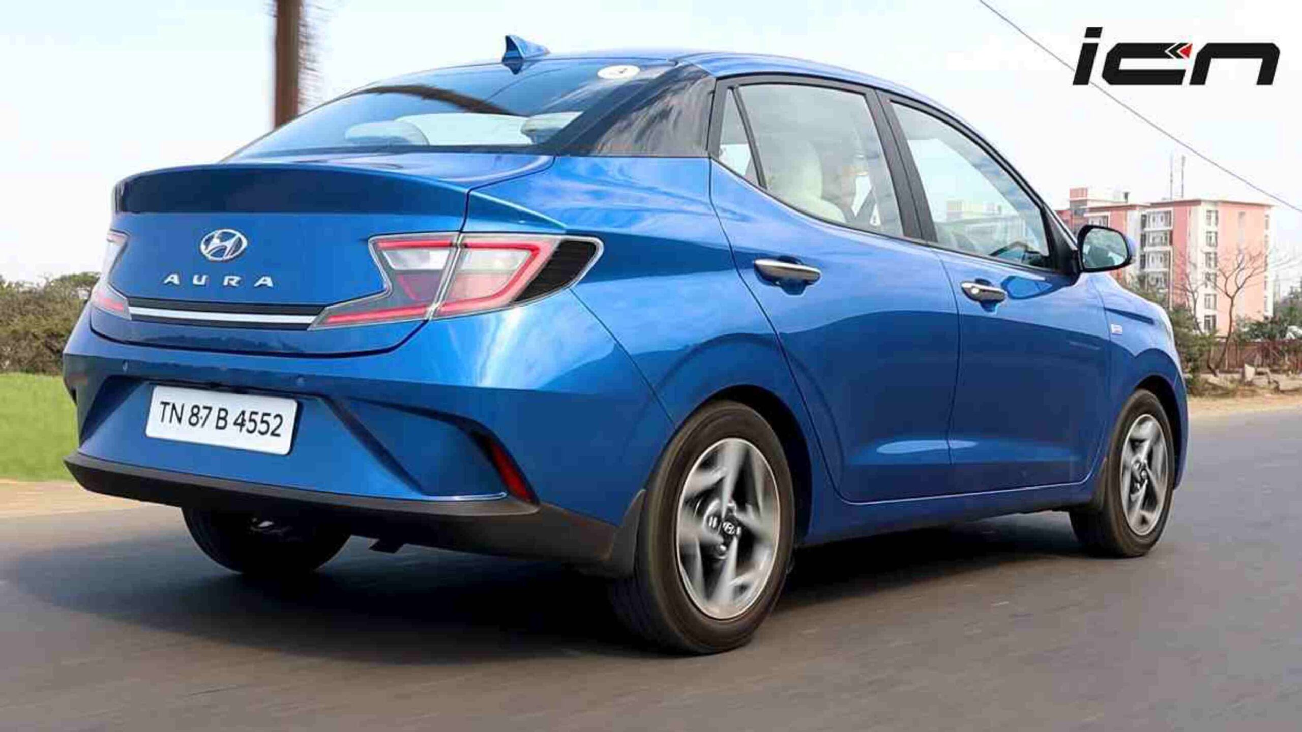 Hyundai Aura कम कीमत में शानदार फीचर्स और बेहतरीन माइलेज वाली कार