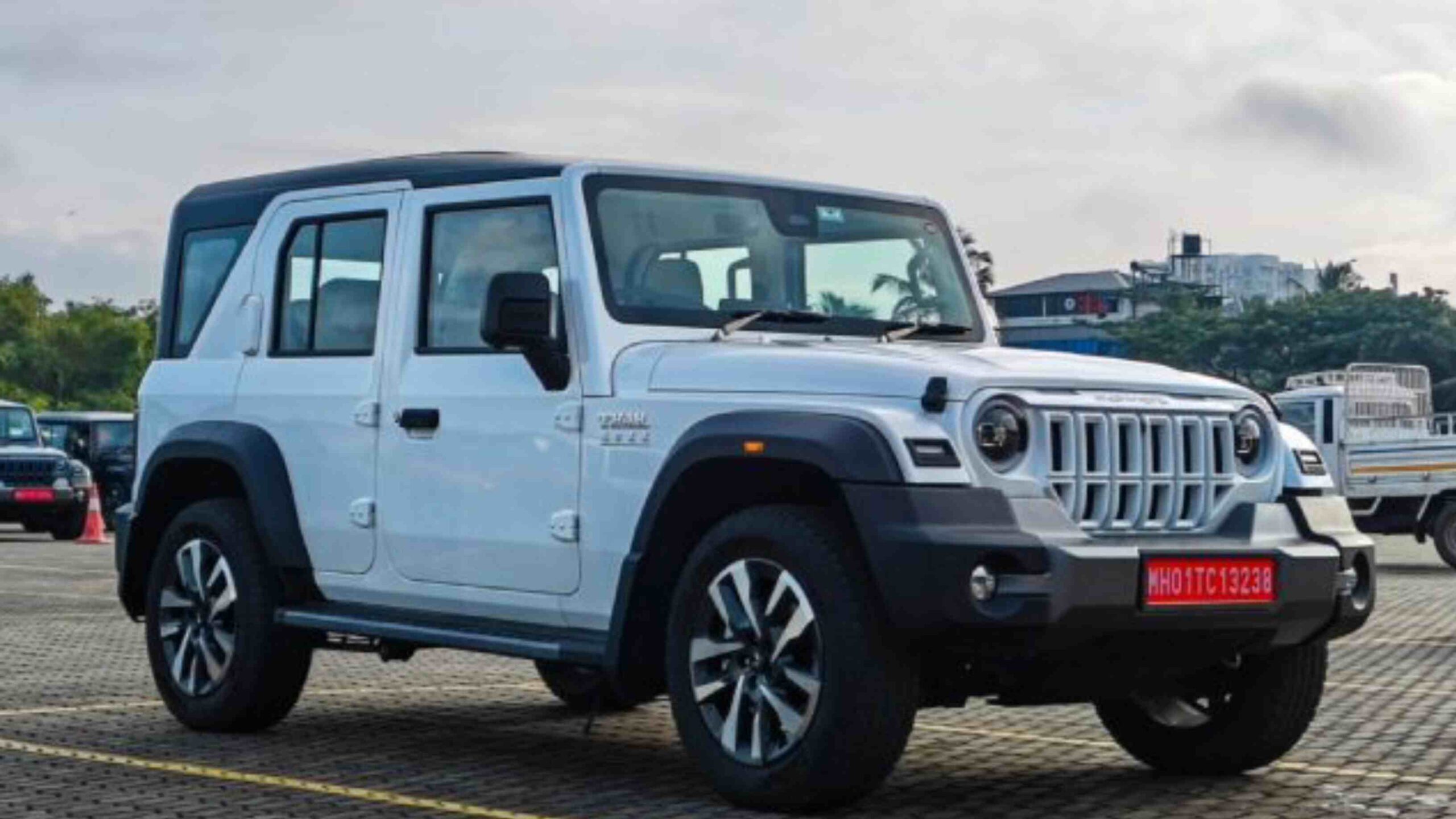 Mahindra Thar Roxx: जबरदस्त फीचर्स और दमदार लुक, इतनी कम कीमत में कोई उम्मीद नहीं कर सकता था!