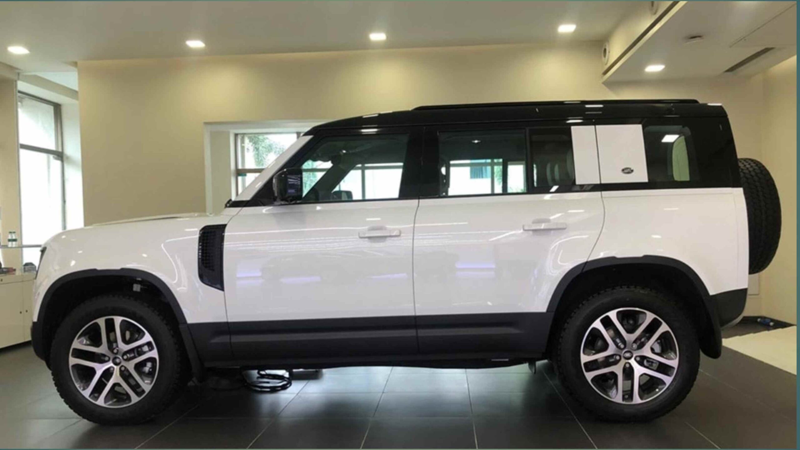 2025 Land Rover Defender: दमदार V8 इंजन और प्रीमियम फीचर्स के साथ लॉन्च!