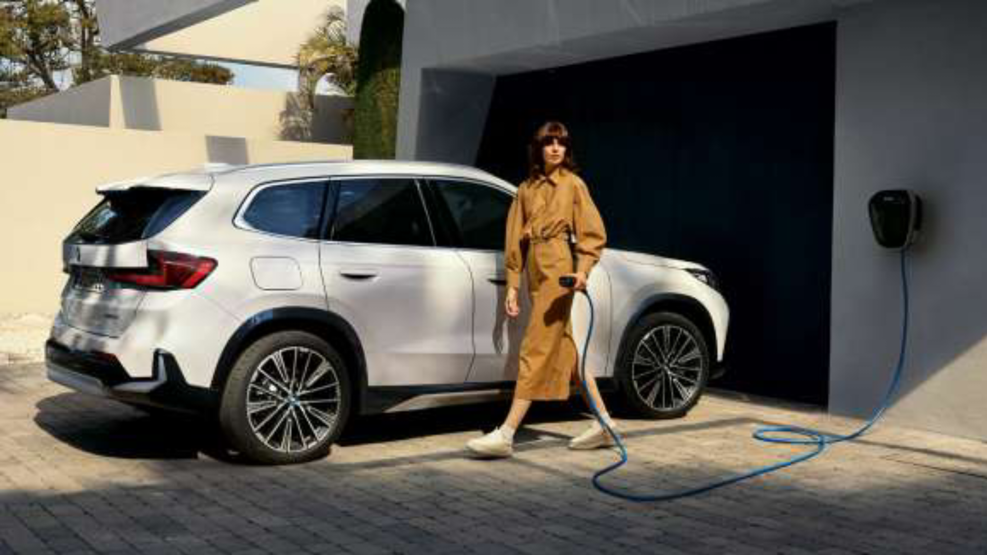 BMW की iX1 ev LWB: 531KM की धांसू रेंज और लग्जरी फीचर्स के साथ हुई लॉन्च, जाने कीमत और खासियत