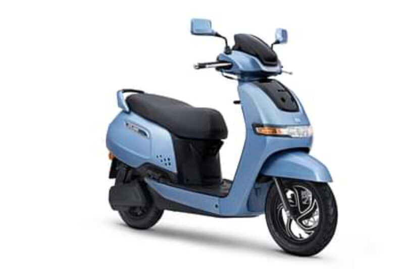 TVS iQube Electric scooter शानदार माइलेज और तगड़े फीचर्स के साथ उचित कीमत मै